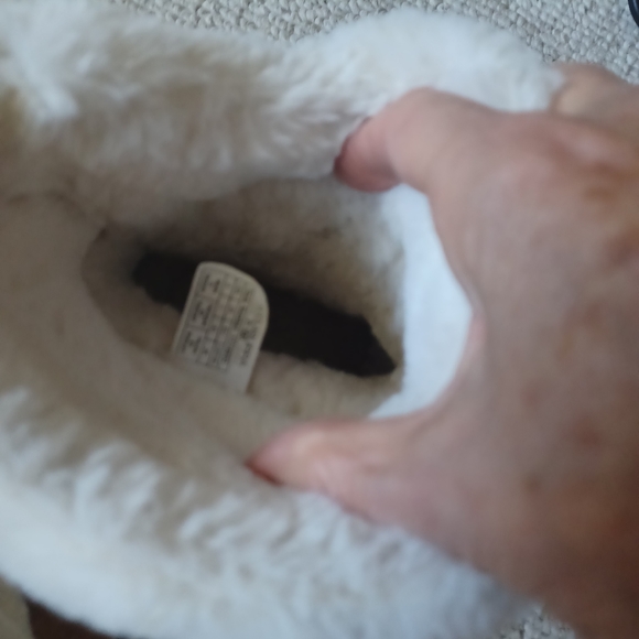 UGGs Koolaburra Dezi Tan suede boot size 9. Excellent like New condition - Picture 14 of 14